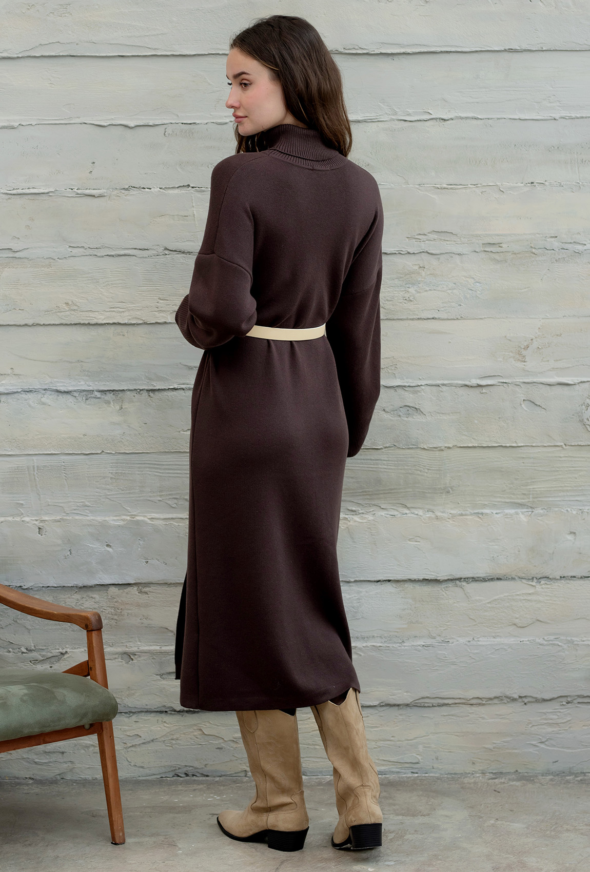 Шоколадное платье вязка миди —  978497. Maritel. Изображенние 1