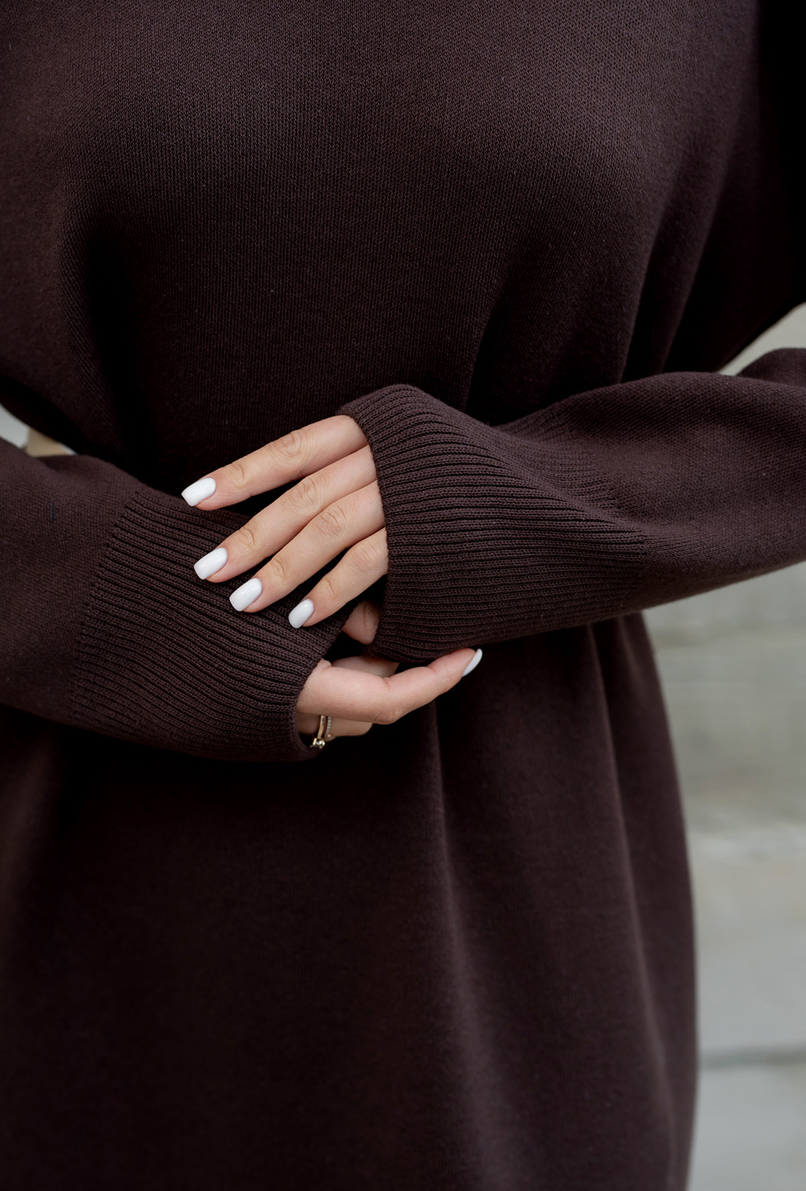 Шоколадное платье вязка миди —  978497. Maritel. Изображенние 5