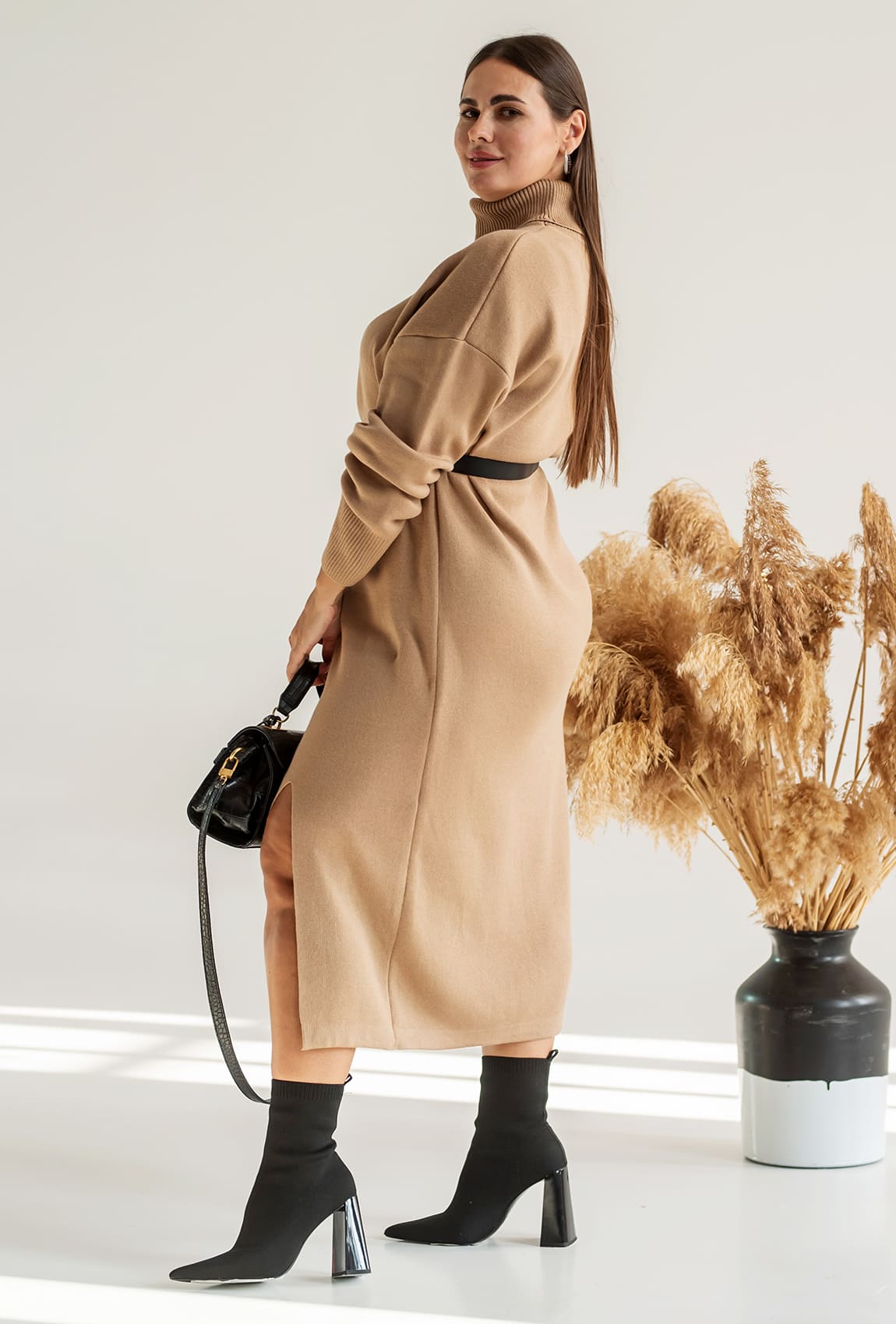 Бежева сукня в'язка міді. Maritel. Зображення 1 Бежева сукня в'язка міді. Maritel. Зображення 1