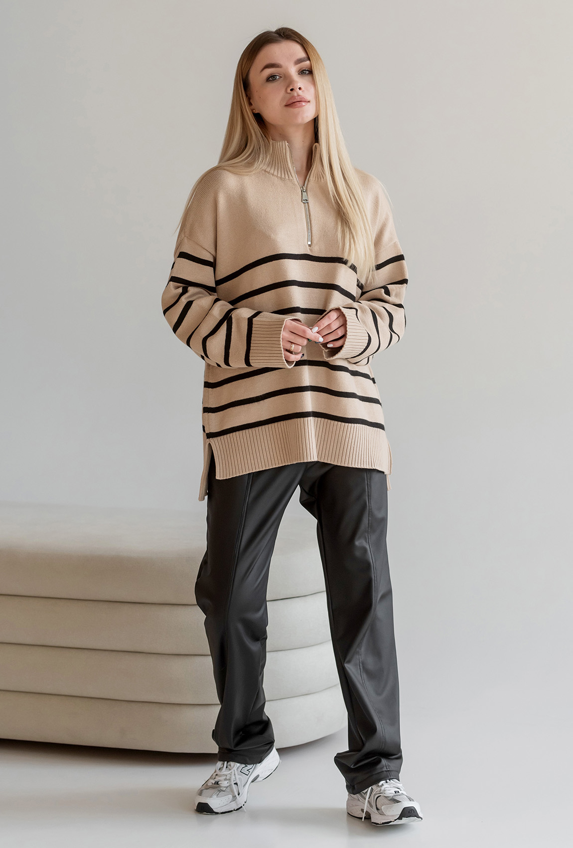 Бежевый свитер на молнии в полоску —  673893. Maritel