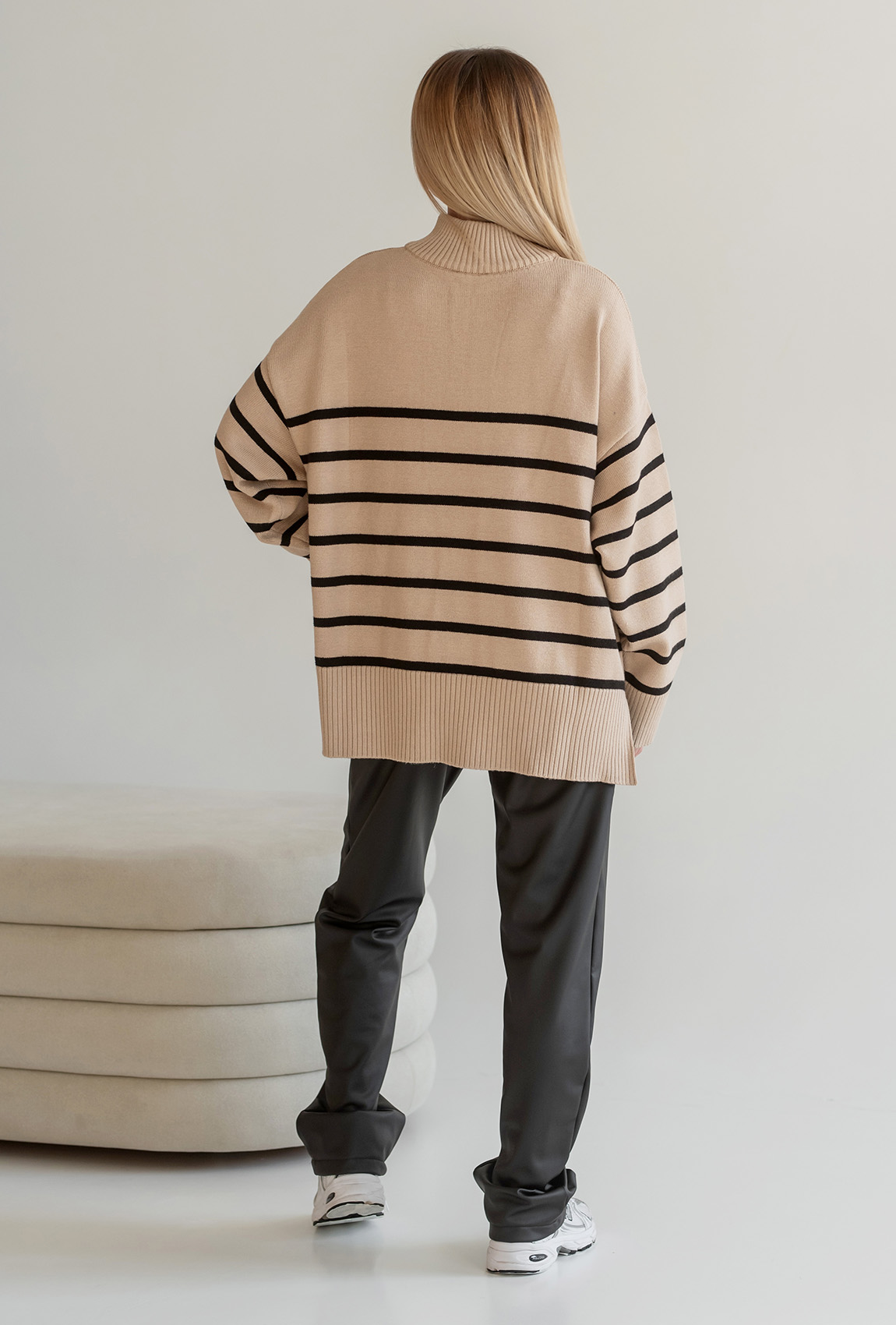 Бежевый свитер на молнии в полоску —  673893. Maritel. Изображенние 2