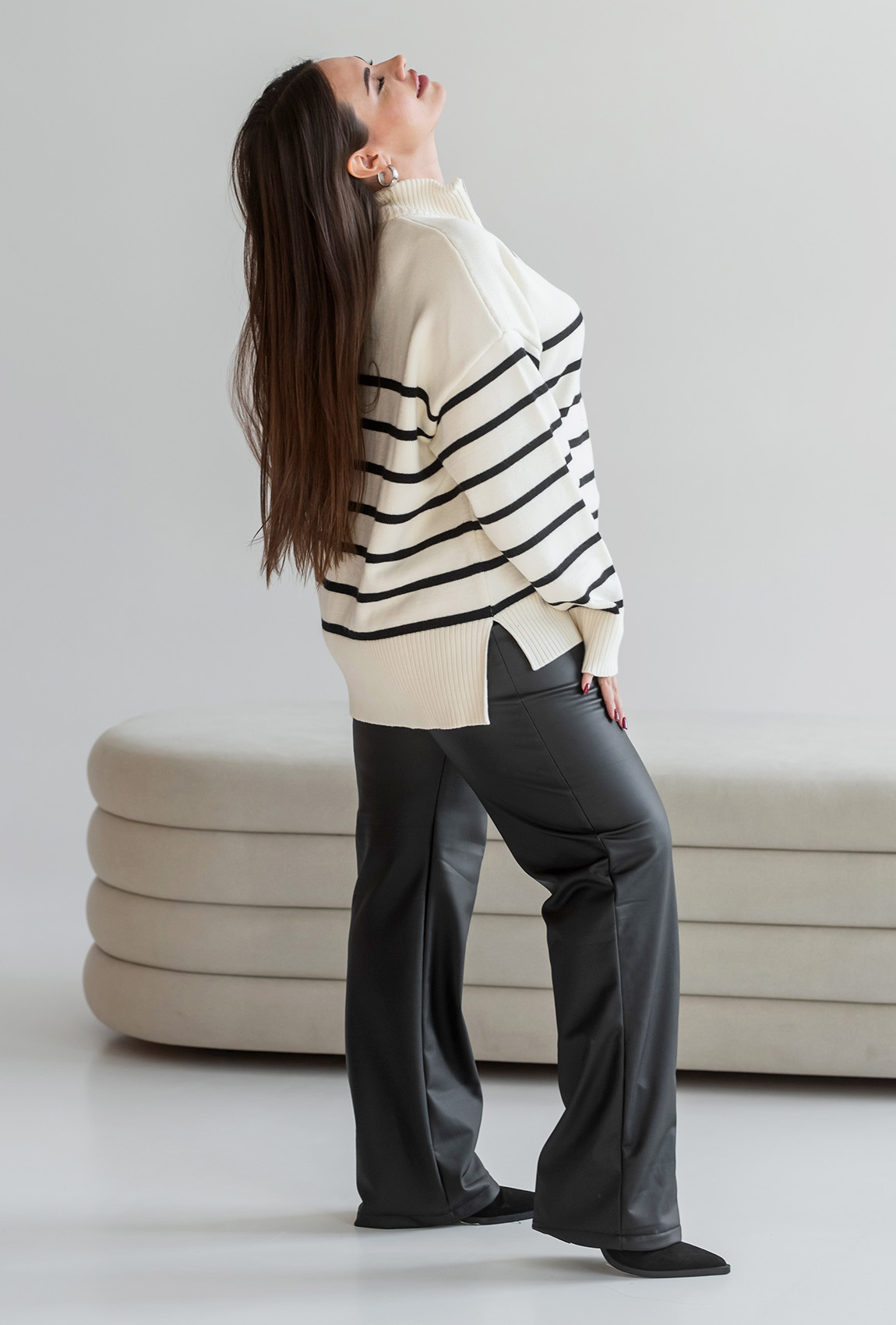 Білий светр на блискавці у смужку — 230148. Maritel. Зображення 1 Білий светр на блискавці у смужку — 230148. Maritel. Зображення 1