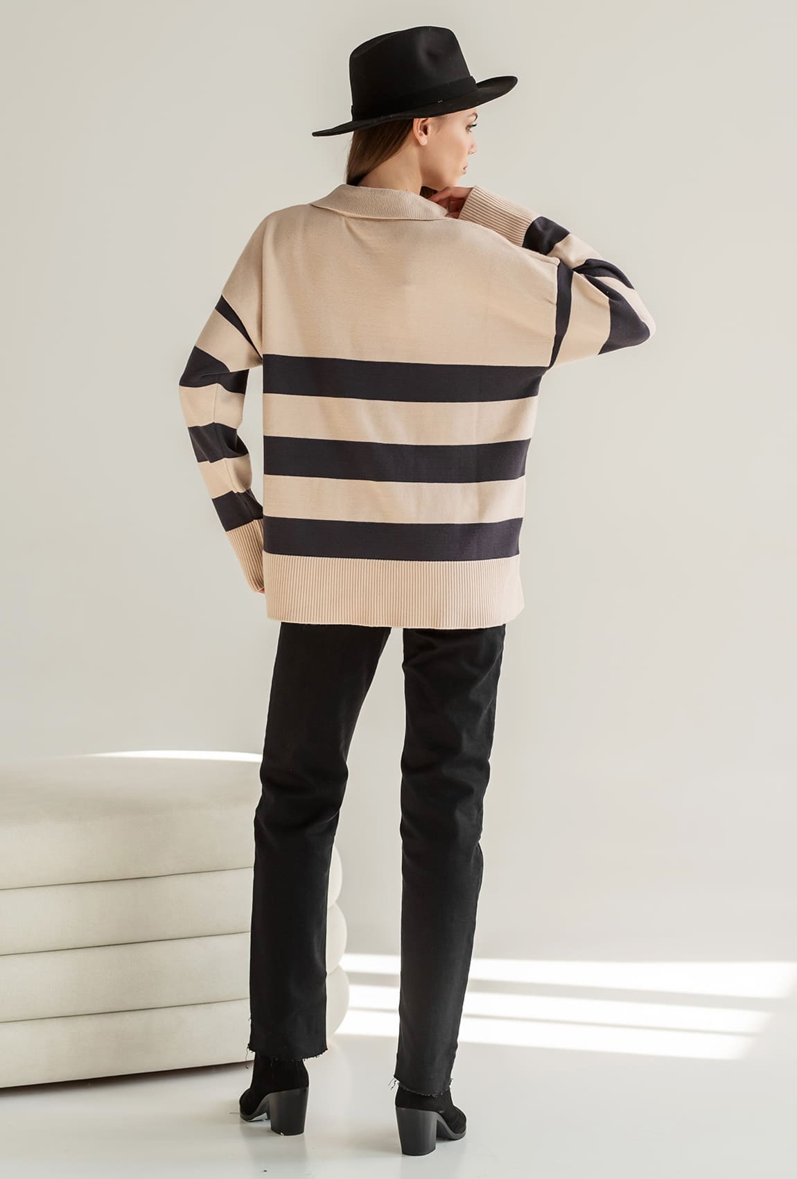 Светр поло у смужку мокко —  816322. Maritel. Зображення 1