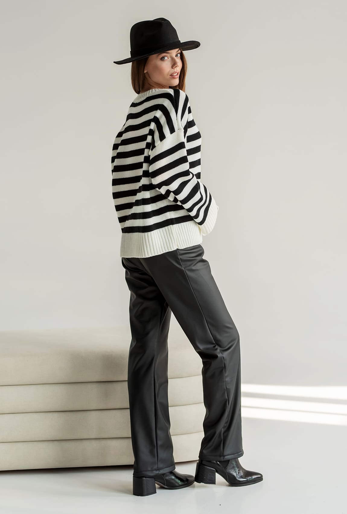 Білий светр у чорну смужку —  172290. Maritel. Зображення 1