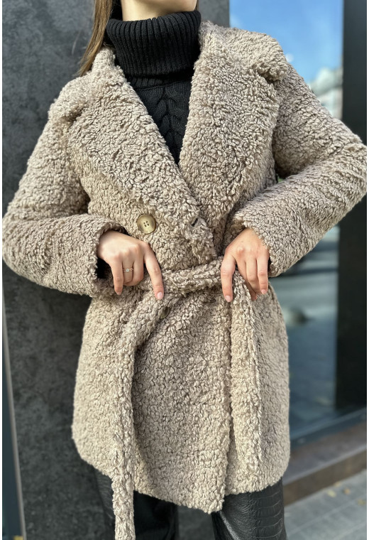 Короткая шуба мокко — 599759. Maritel. Изображенние 3 Короткая шуба мокко — 599759. Maritel. Изображенние 3