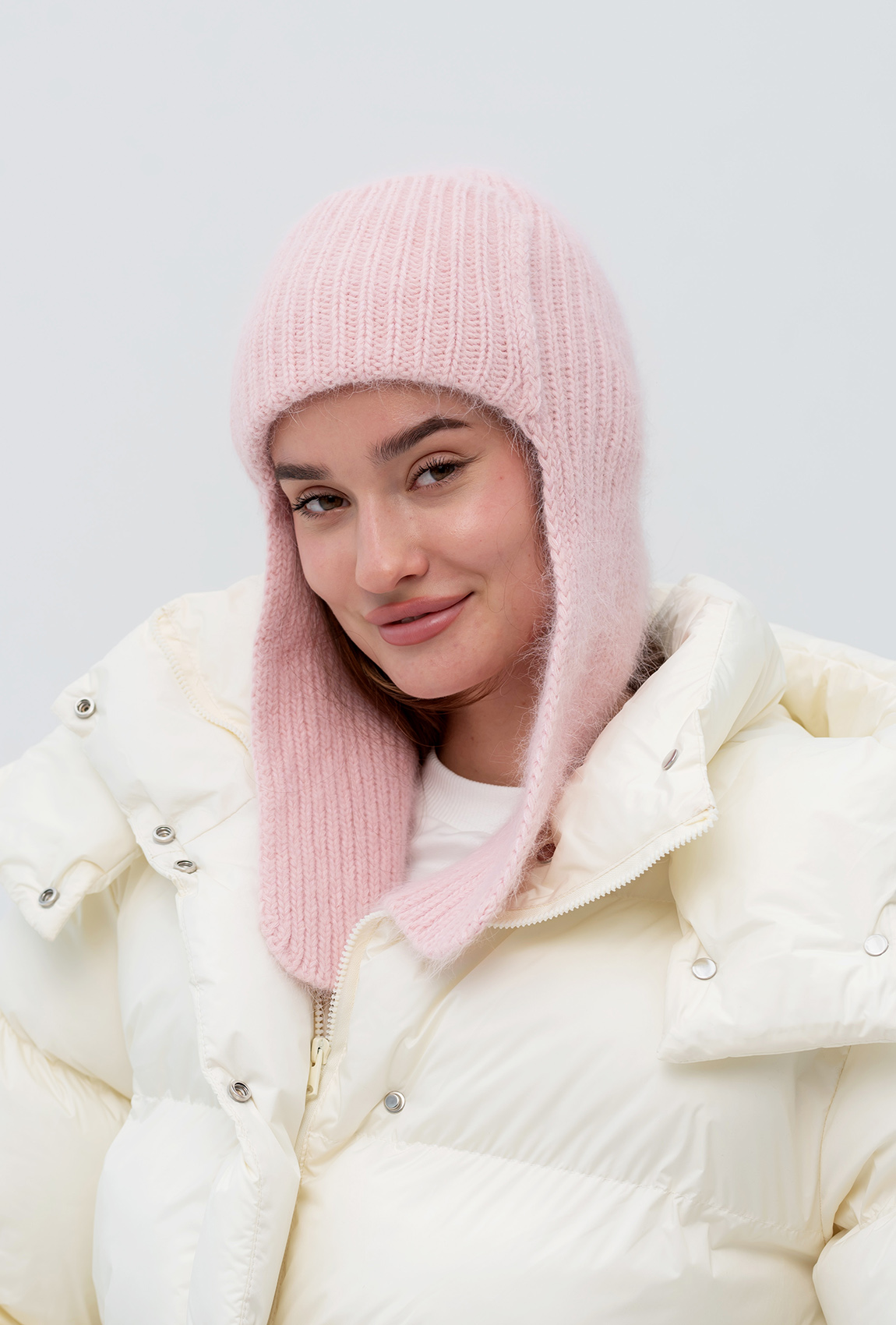 Пудровая шапка-ушанка —  713874. Maritel