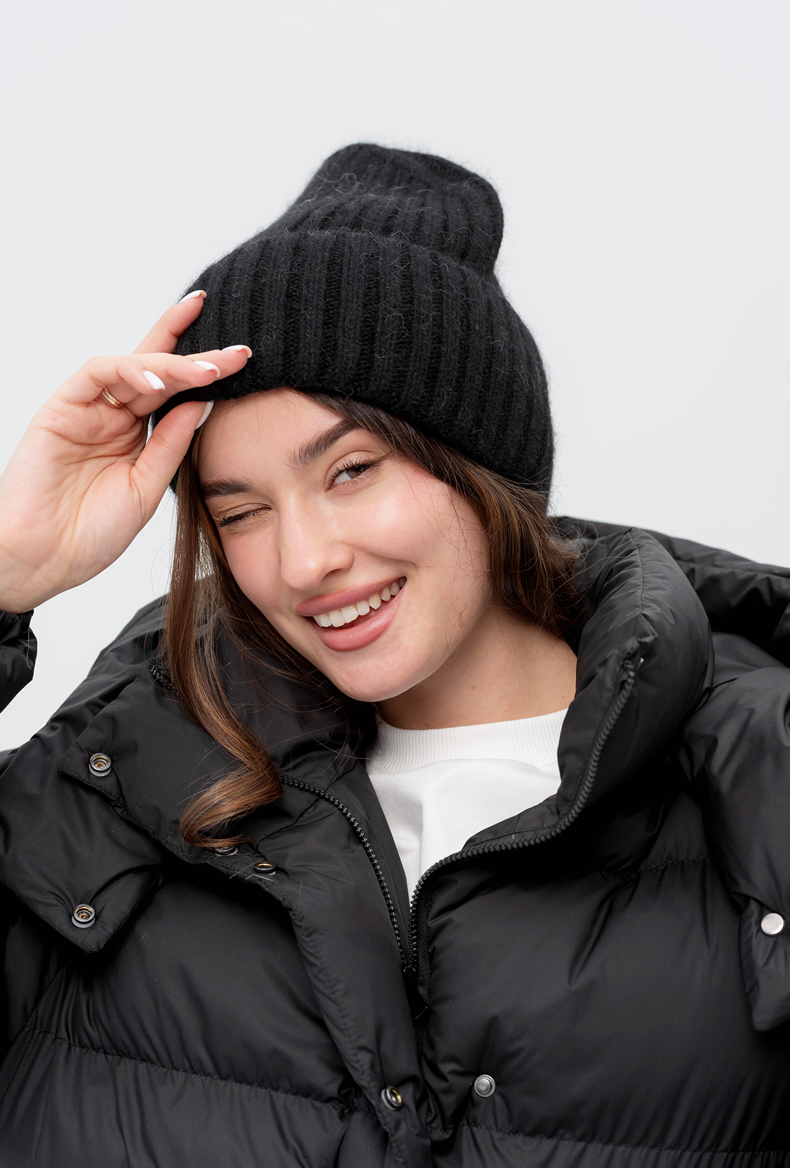 Черная вязаная шапка —  801210. Maritel. Изображенние 2