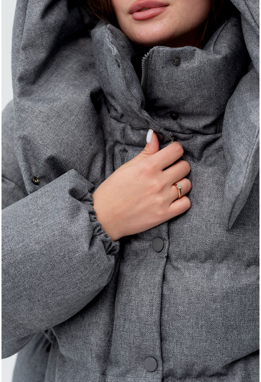 Серый зимний пуховик — 181228. Maritel. Изображенние 5 Серый зимний пуховик — 181228. Maritel. Изображенние 5