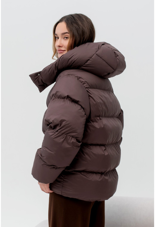 Шоколадный пуховик — 134978. Maritel. Изображенние 1 Шоколадный пуховик — 134978. Maritel. Изображенние 1