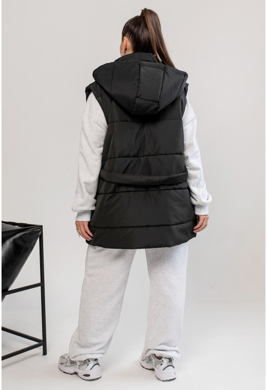 Черный жилет с капюшоном —  961241. Maritel. Изображенние 1 Черный жилет с капюшоном —  961241. Maritel. Изображенние 1