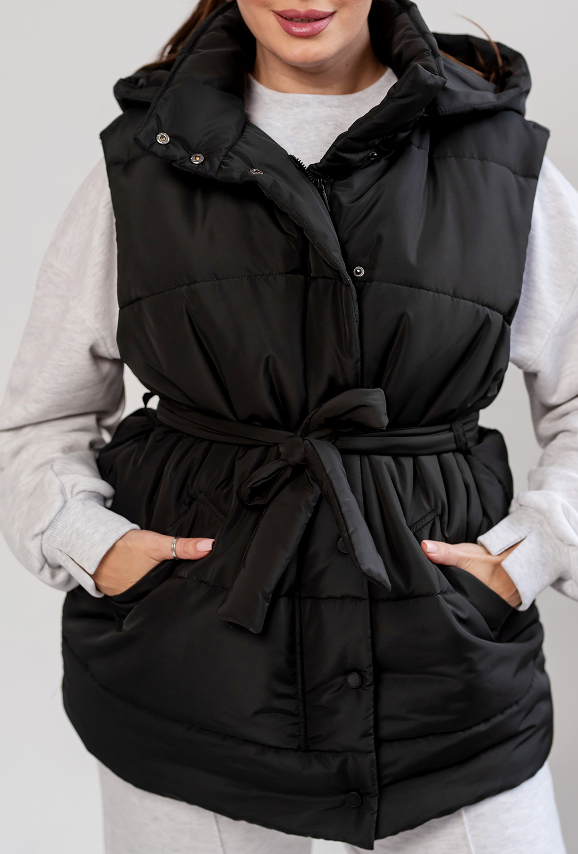 Черный жилет с капюшоном —  961241. Maritel. Изображенние 2