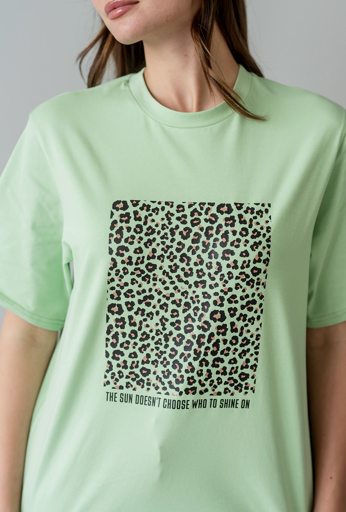 Оливковая футболка Shine —  674714. Maritel. Изображенние 2 Оливковая футболка Shine —  674714. Maritel. Изображенние 2