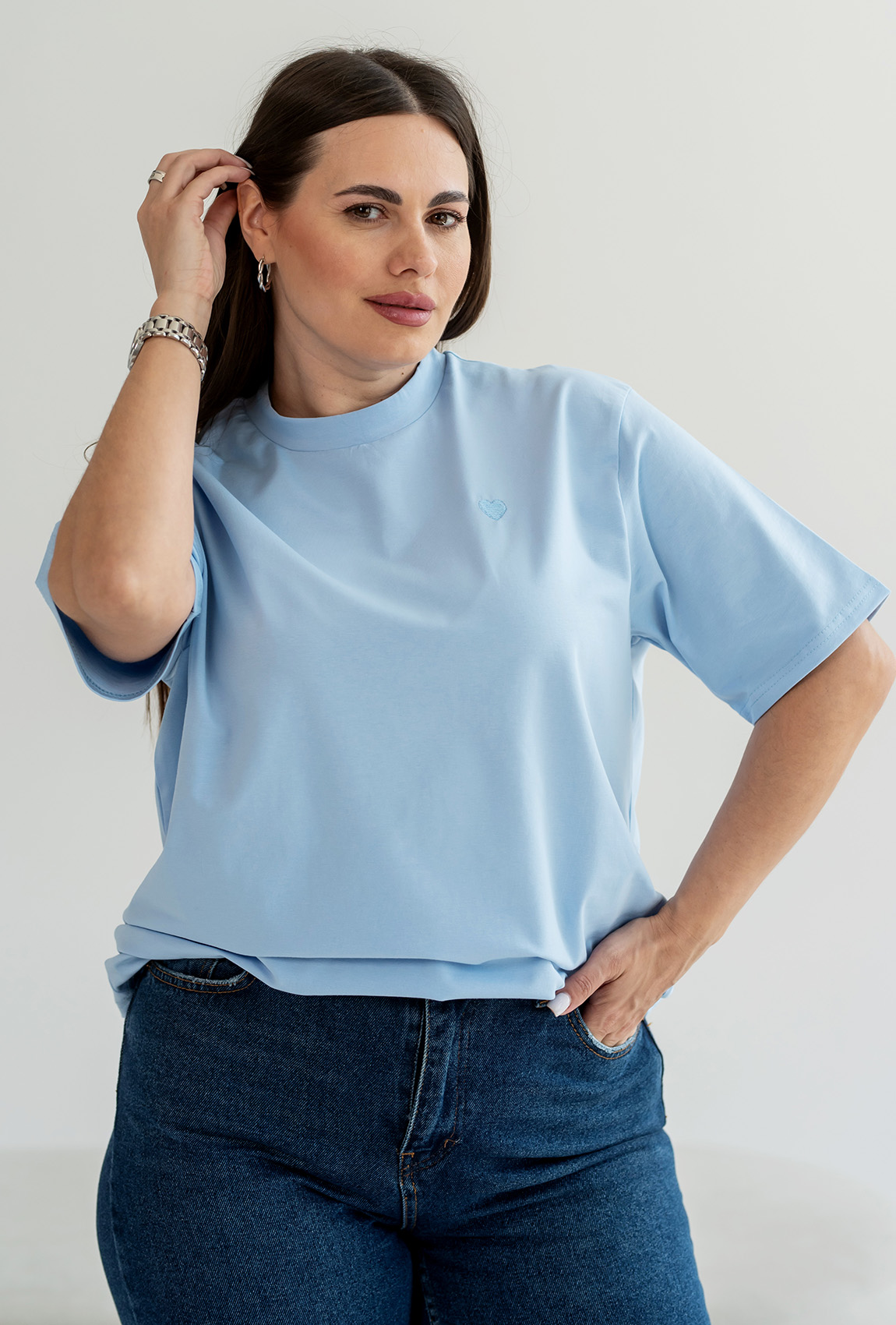 Синяя футболка вышивка с сердцем —  817973. Maritel Синяя футболка вышивка с сердцем —  817973. Maritel