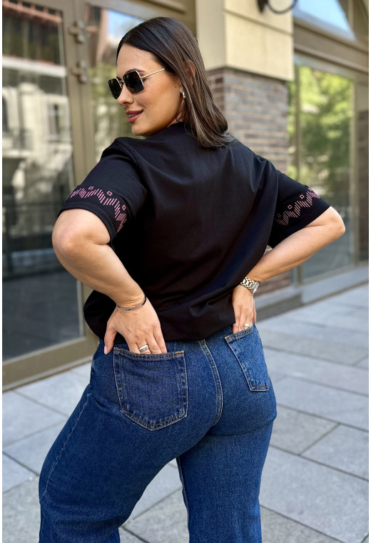 Чорна футболка з вишивкою квітка — 376190. Maritel. Зображення 1 Чорна футболка з вишивкою квітка — 376190. Maritel. Зображення 1