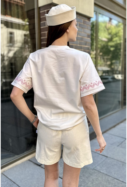 Молочна футболка з вишивкою квітка — 900164. Maritel. Зображення 2 Молочна футболка з вишивкою квітка — 900164. Maritel. Зображення 2