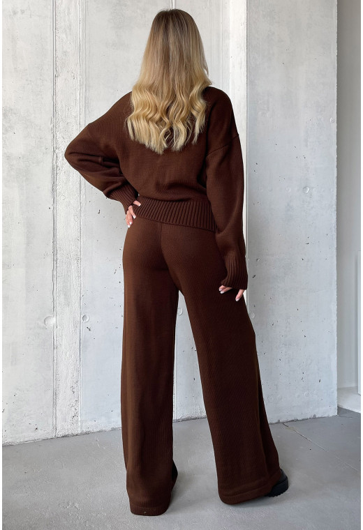 Шоколадный вязаный костюм с молнией — 387506. Maritel. Изображенние 2 Шоколадный вязаный костюм с молнией — 387506. Maritel. Изображенние 2