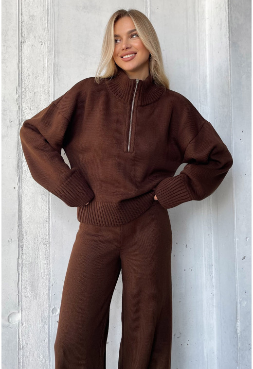 Шоколадный вязаный костюм с молнией — 387506. Maritel. Изображенние 3 Шоколадный вязаный костюм с молнией — 387506. Maritel. Изображенние 3