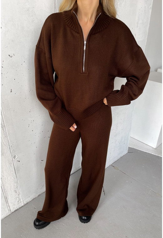 Шоколадный вязаный костюм с молнией — 387506. Maritel. Изображенние 4 Шоколадный вязаный костюм с молнией — 387506. Maritel. Изображенние 4