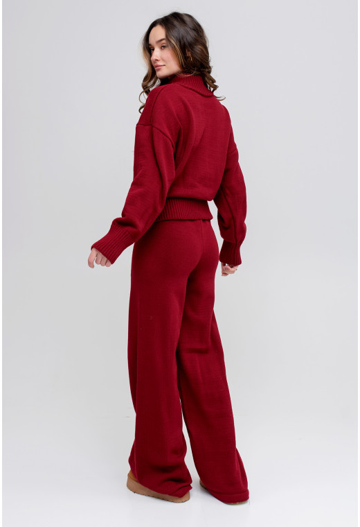 Бордовий в'язаний костюм з блискавкою — 363179. Maritel. Зображення 1 Бордовий в'язаний костюм з блискавкою — 363179. Maritel. Зображення 1