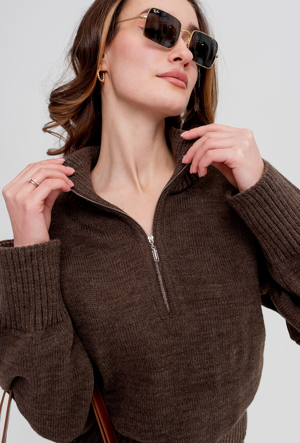 Шоколадный вязаный костюм с шортами —  978508. Maritel. Изображенние 5