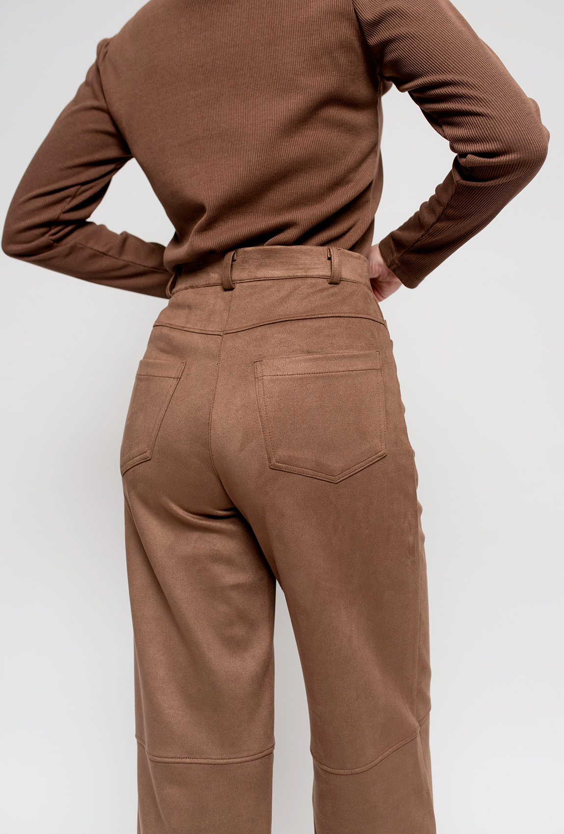 Шоколадный замшевый костюм —  962758. Maritel. Изображенние 6