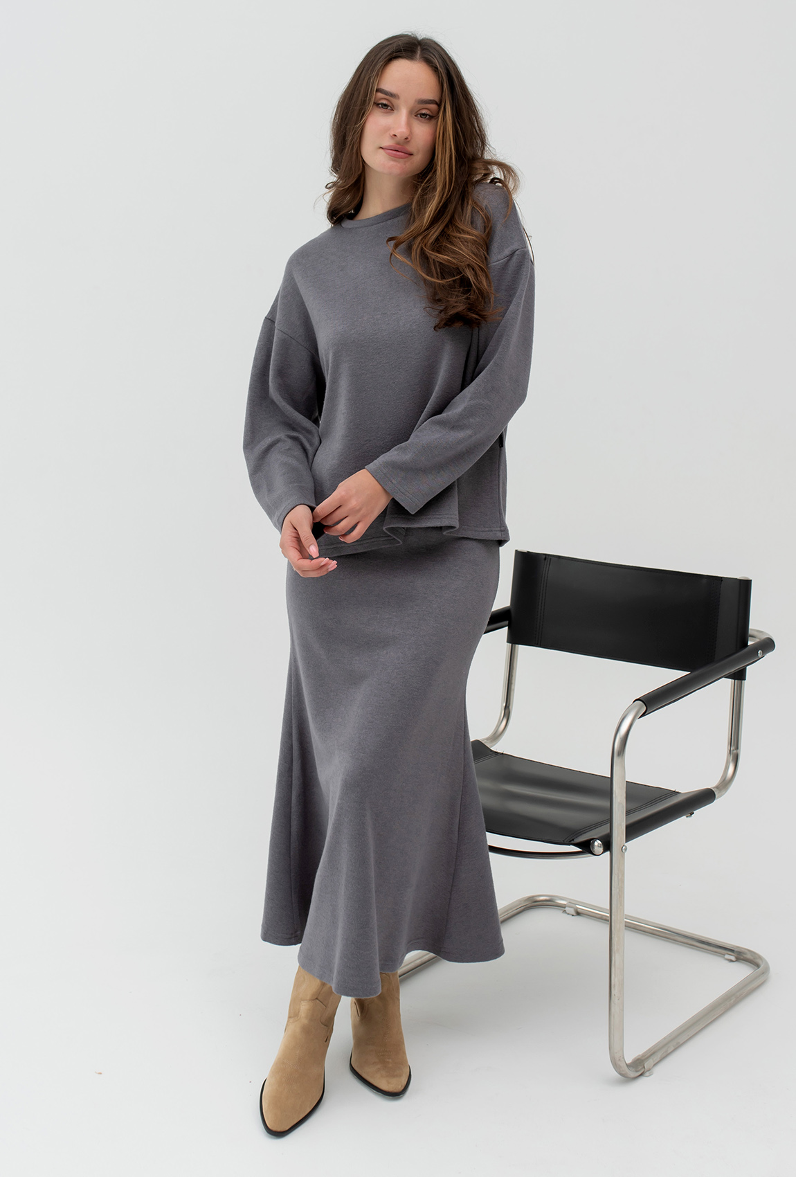 Сірий ангоровий костюм зі спідницею —  820414. Maritel
