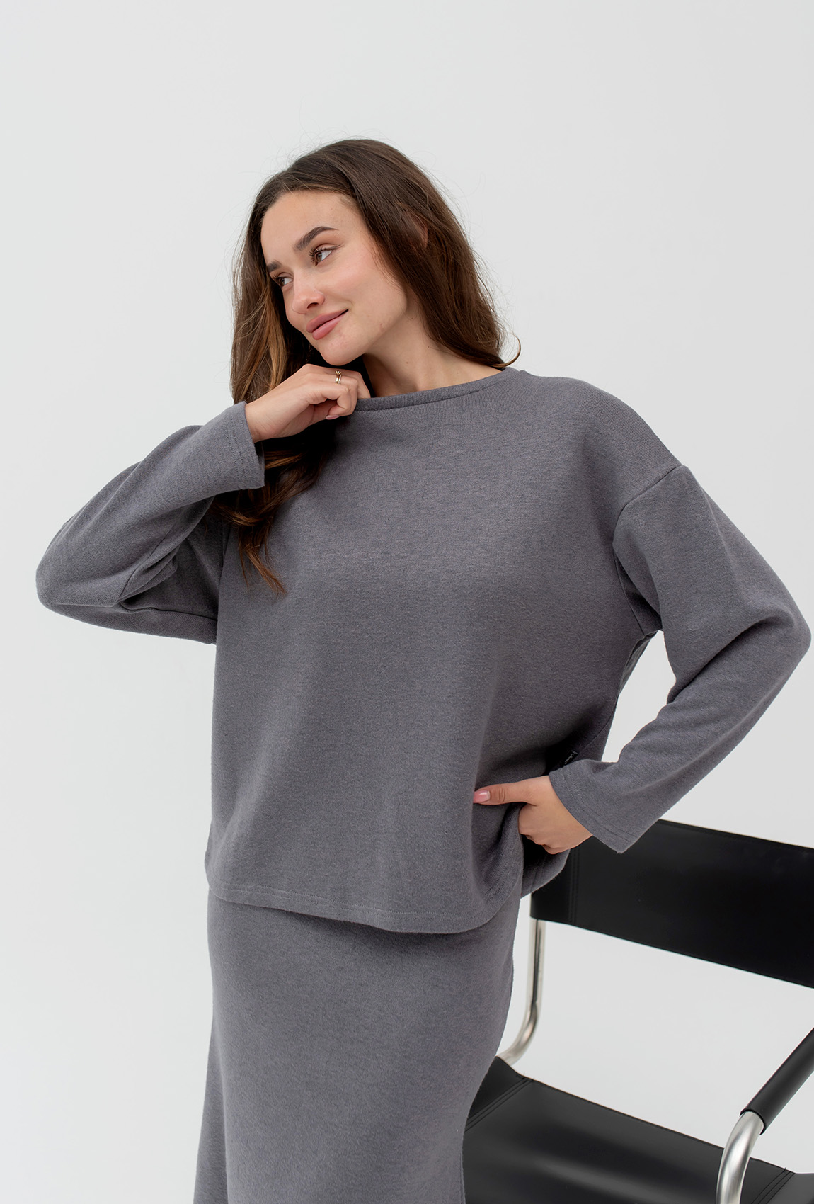 Сірий ангоровий костюм зі спідницею —  820414. Maritel. Зображення 4