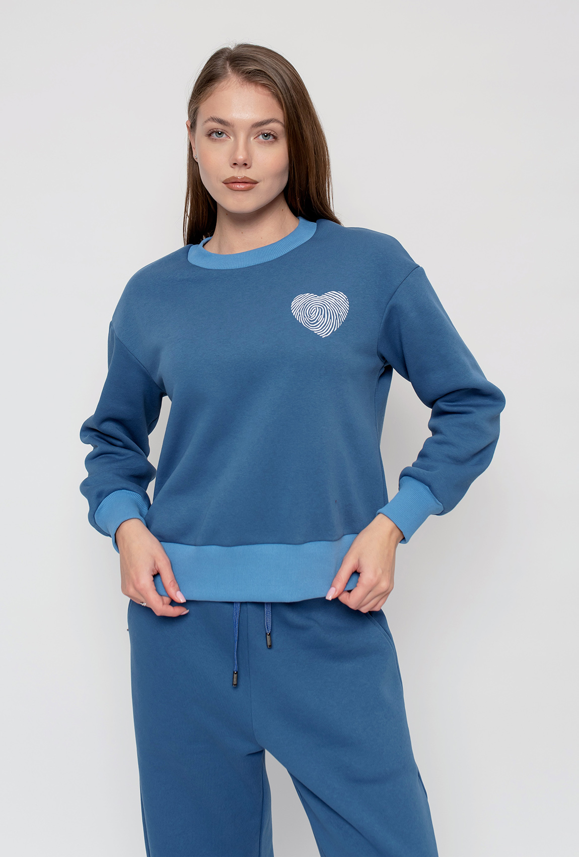 Костюм футер с сердцем цвет джинс —  581650. Maritel. Изображенние 3