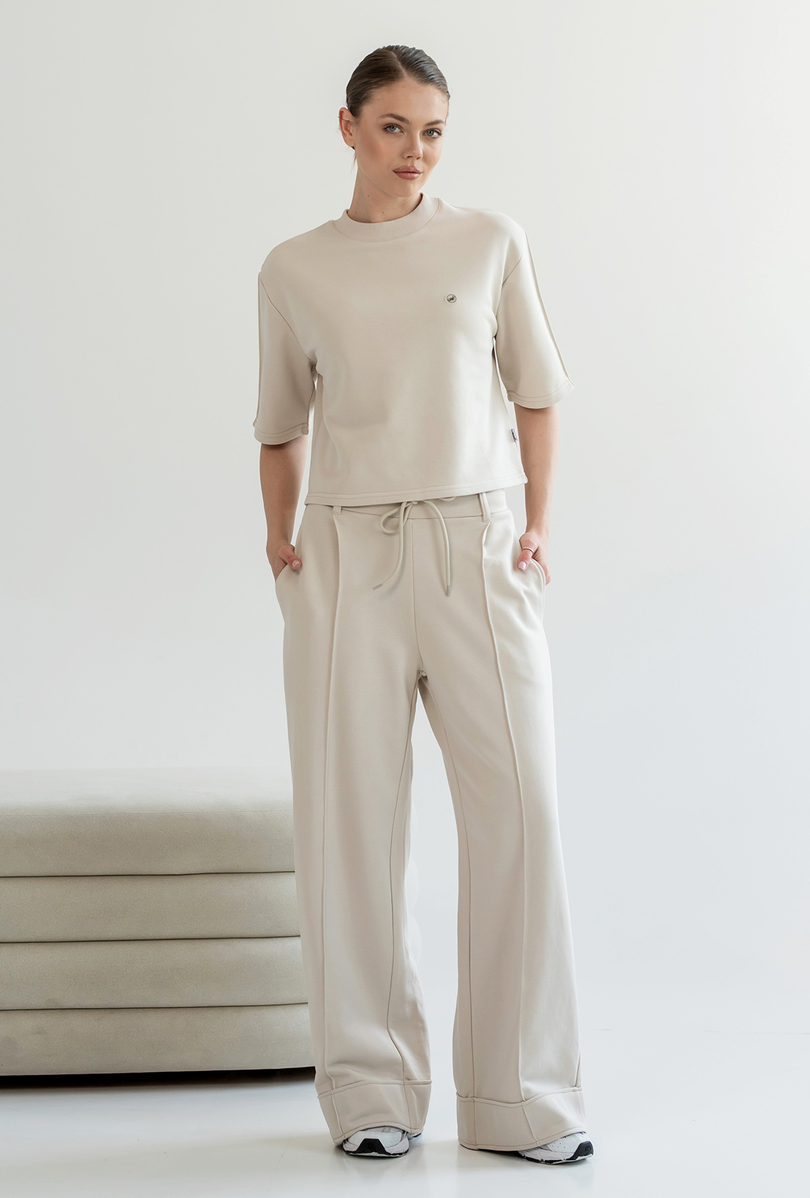 Светло-бежевый костюм петля с футболкой —  593911. Maritel