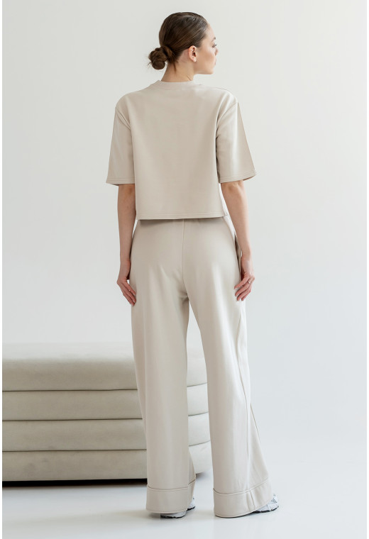 Світло-бежевий костюм петля з футболкою — 593911. Maritel. Зображення 2 Світло-бежевий костюм петля з футболкою — 593911. Maritel. Зображення 2