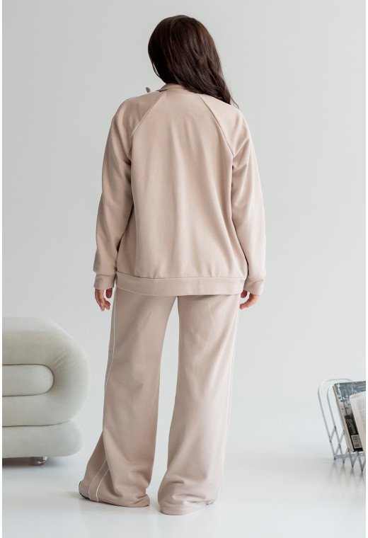 Бежевый костюм петля с кантом — 819501. Maritel. Изображенние 2 Бежевый костюм петля с кантом — 819501. Maritel. Изображенние 2