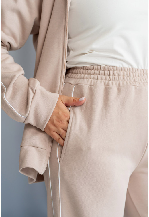 Бежевый костюм петля с кантом — 819501. Maritel. Изображенние 4 Бежевый костюм петля с кантом — 819501. Maritel. Изображенние 4