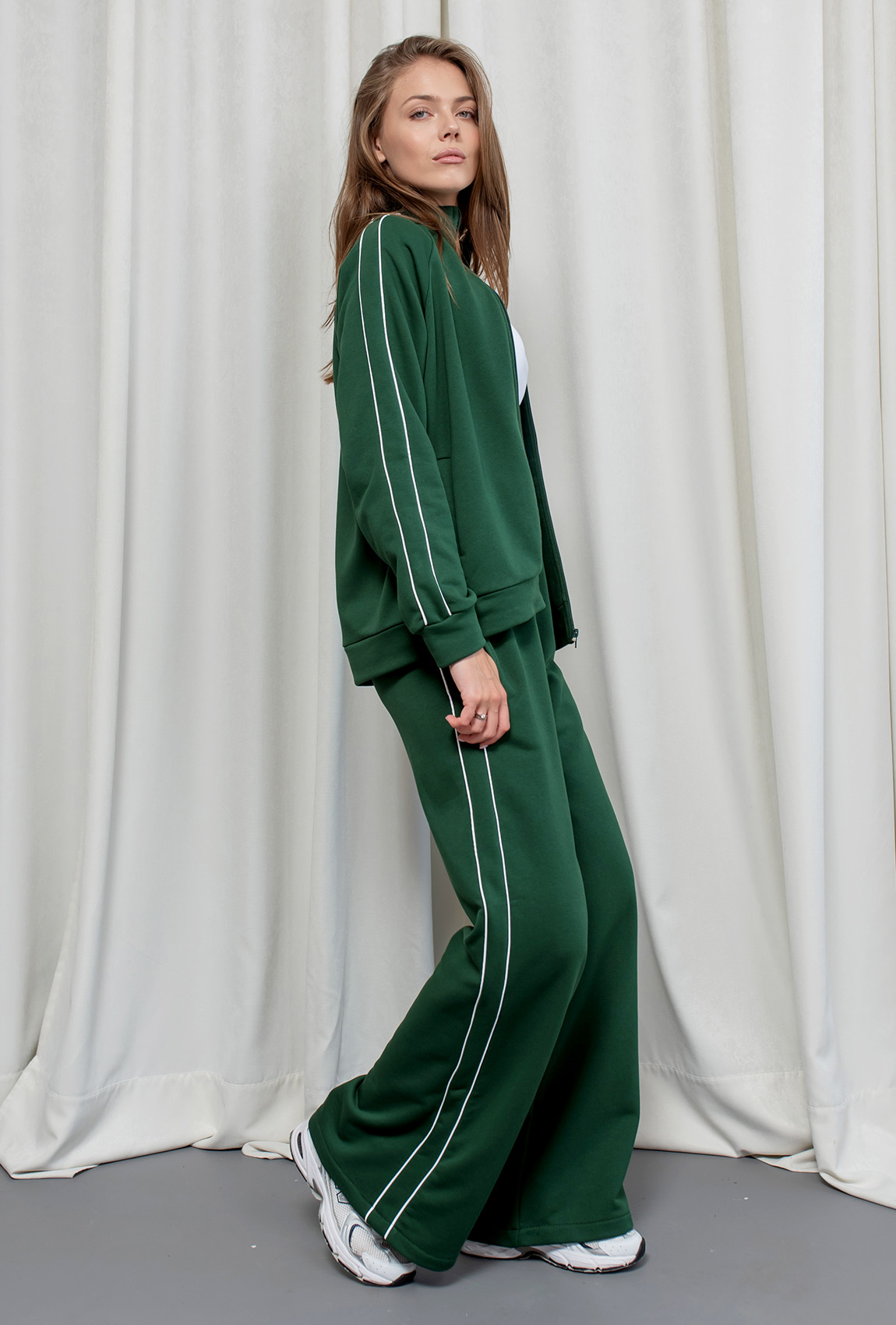 Зеленый костюм петля с кантом — 997003. Maritel. Изображенние 1 Зеленый костюм петля с кантом — 997003. Maritel. Изображенние 1