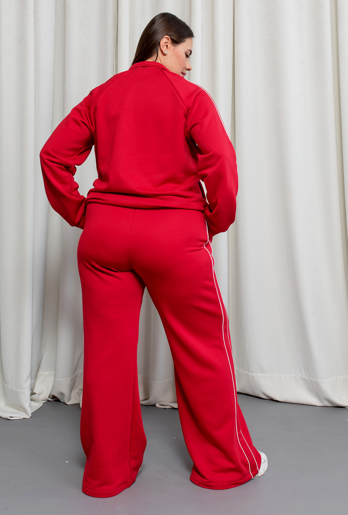 Красный костюм петля с кантом —  817447. Maritel. Изображенние 2