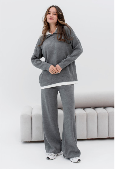 Графитовый вязаный костюм с воротником. Maritel. Изображенние 10