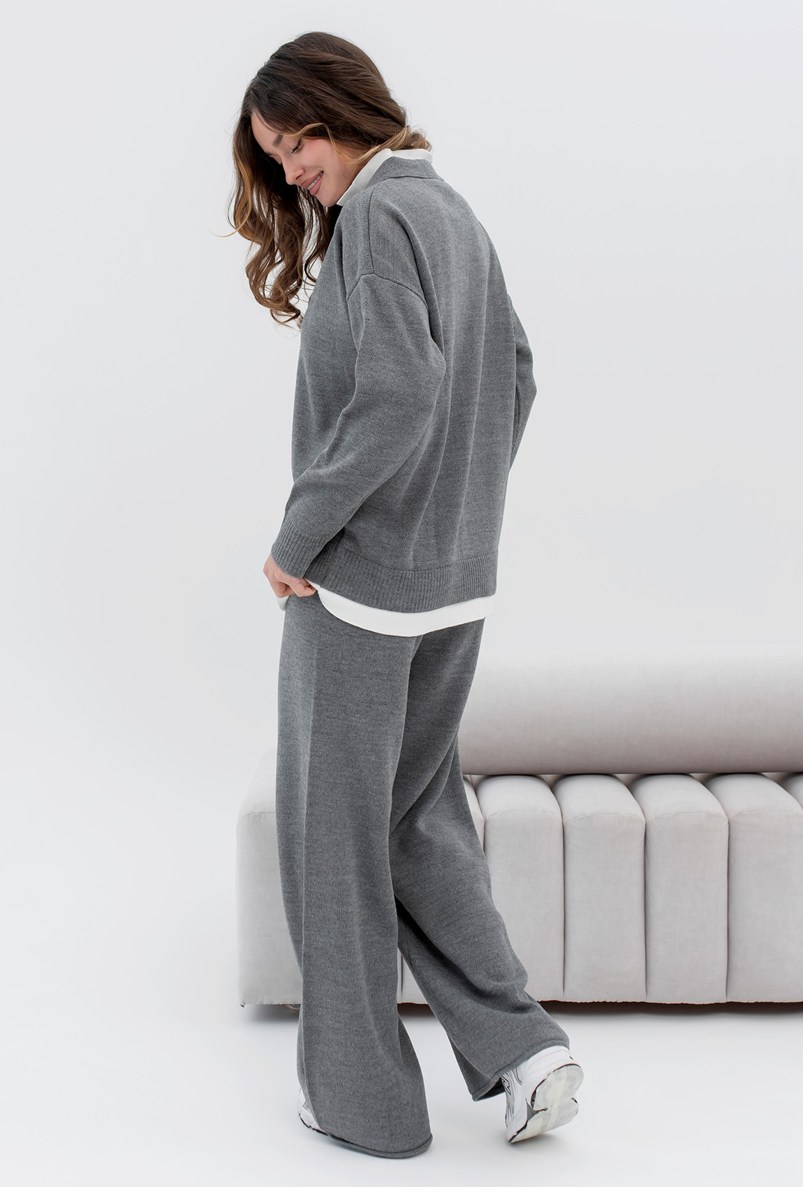 Графитовый вязаный костюм с воротником — 117032. Maritel. Изображенние 1 Графитовый вязаный костюм с воротником — 117032. Maritel. Изображенние 1