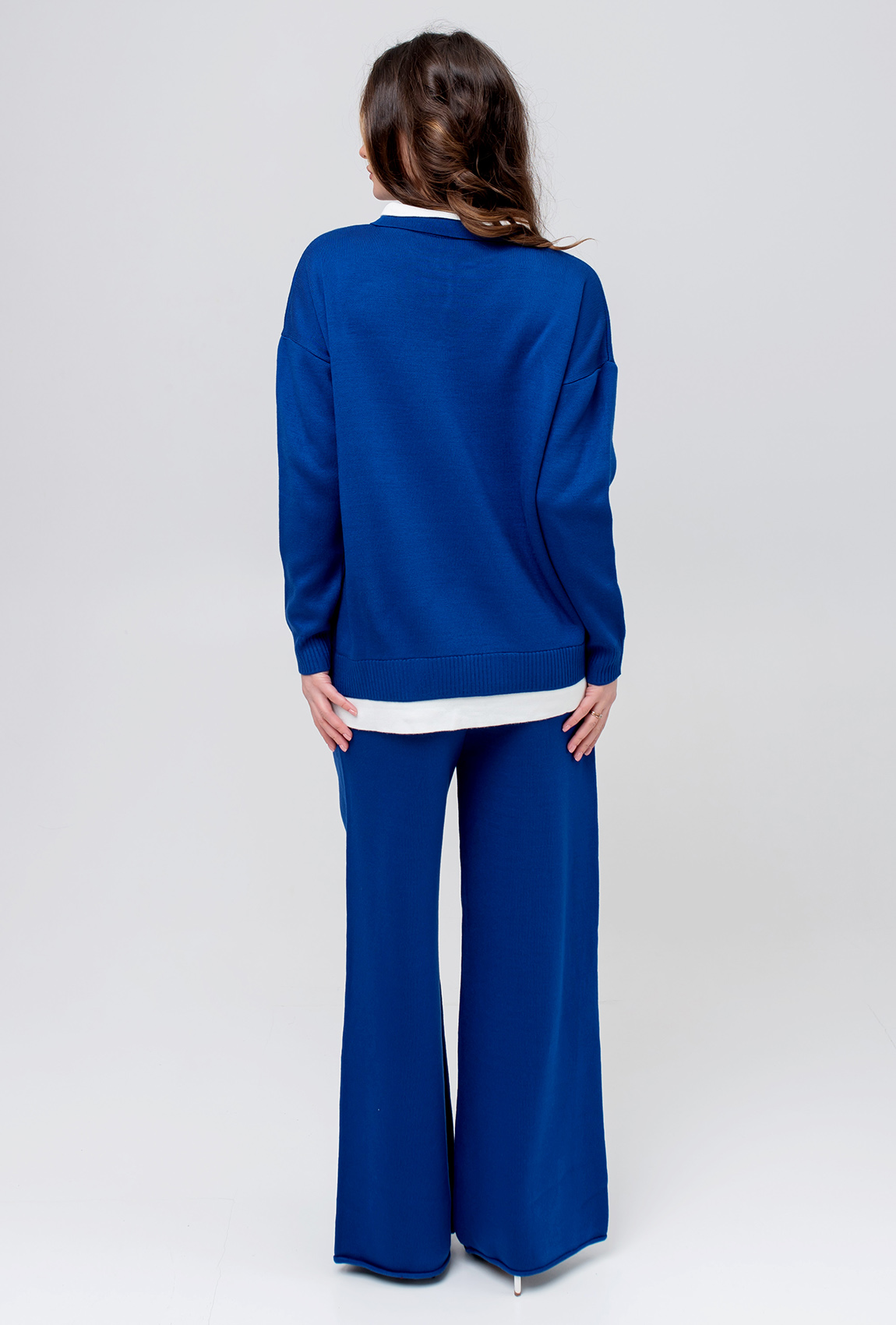 Синий вязаный костюм с воротником —  999576. Maritel. Изображенние 2