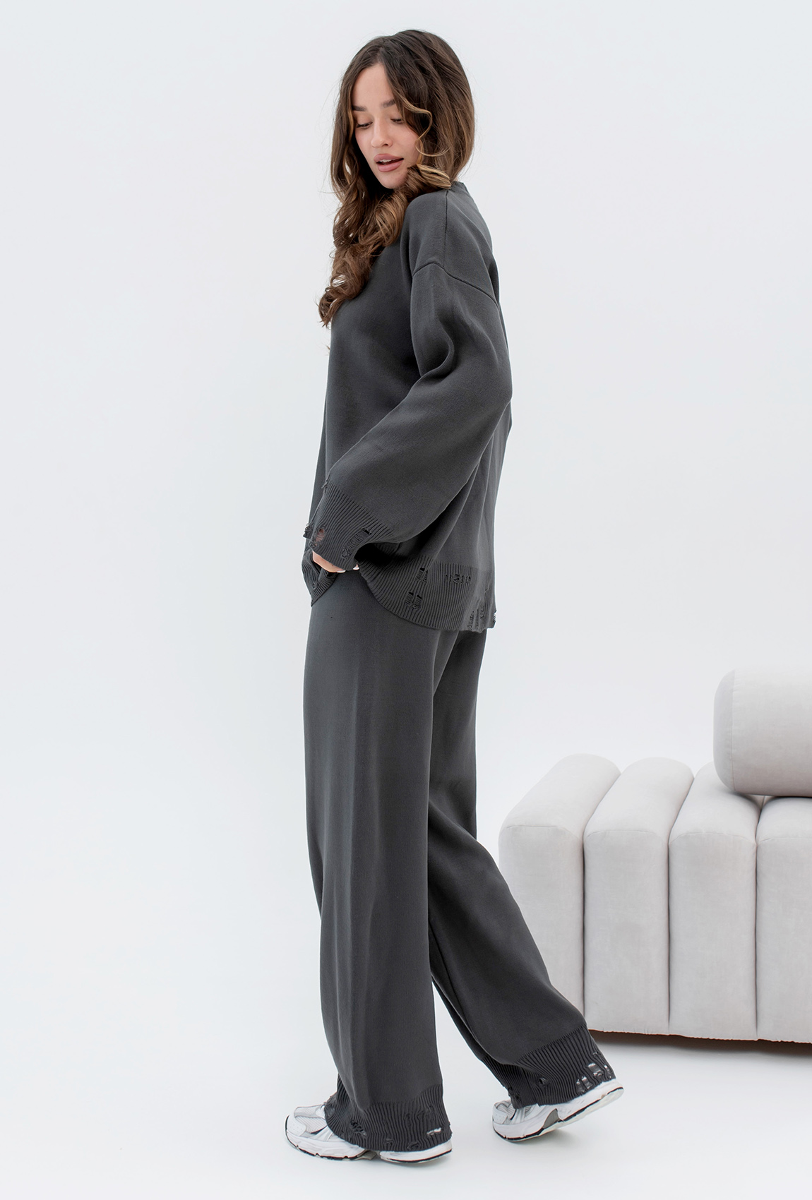 Графитовый вязаный костюм с надрезами —  215877. Maritel. Изображенние 1