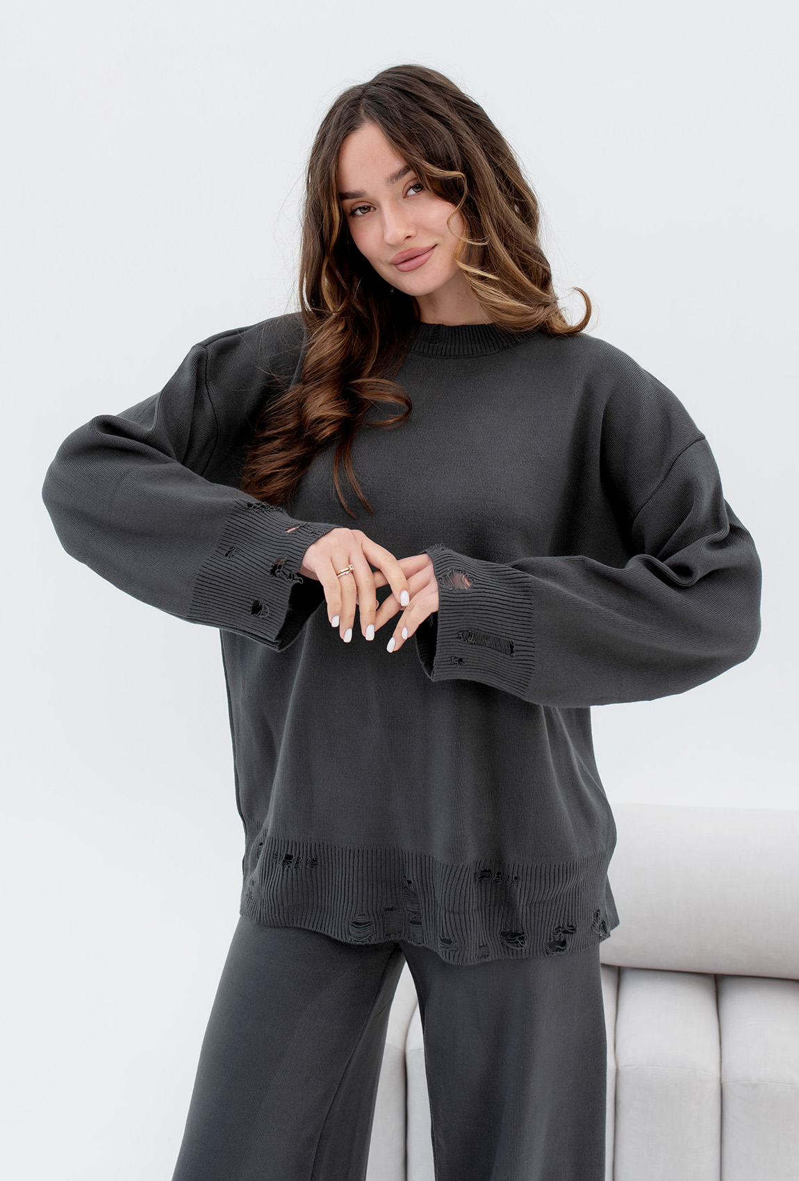 Графитовый вязаный костюм с надрезами —  215877. Maritel. Изображенние 3