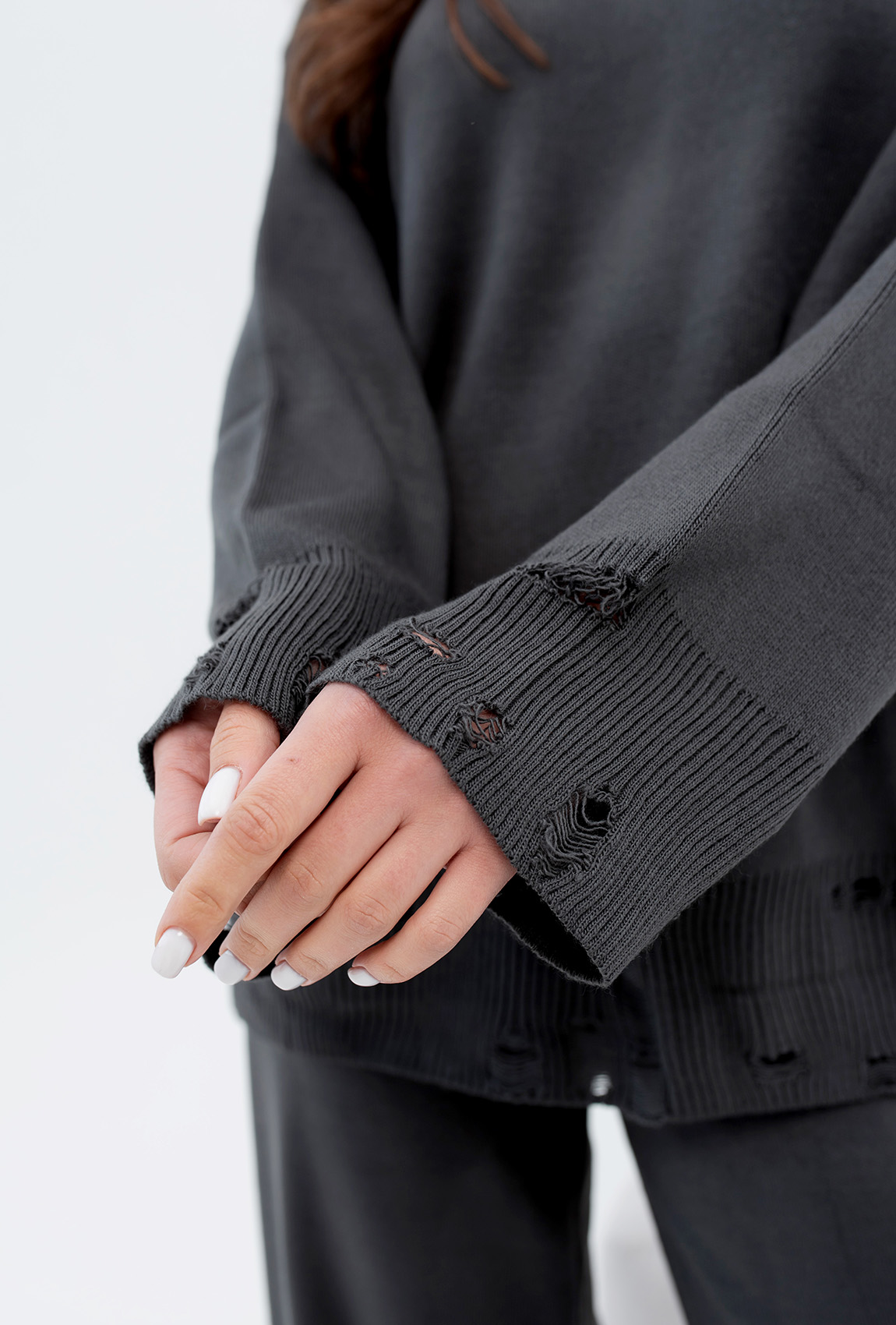 Графитовый вязаный костюм с надрезами —  215877. Maritel. Изображенние 5