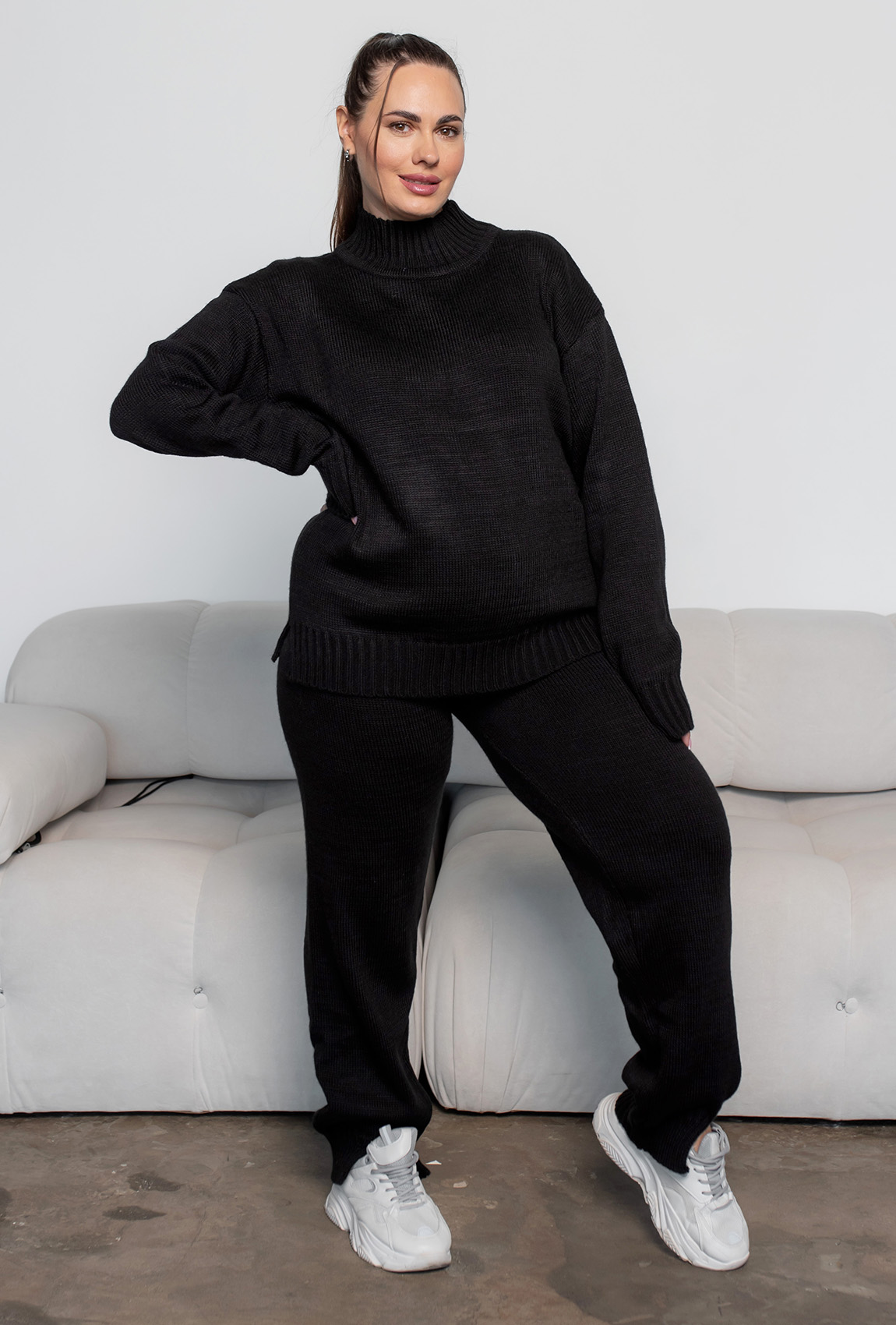 Черный вязаный костюм с разрезами —  715474. Maritel Черный вязаный костюм с разрезами —  715474. Maritel