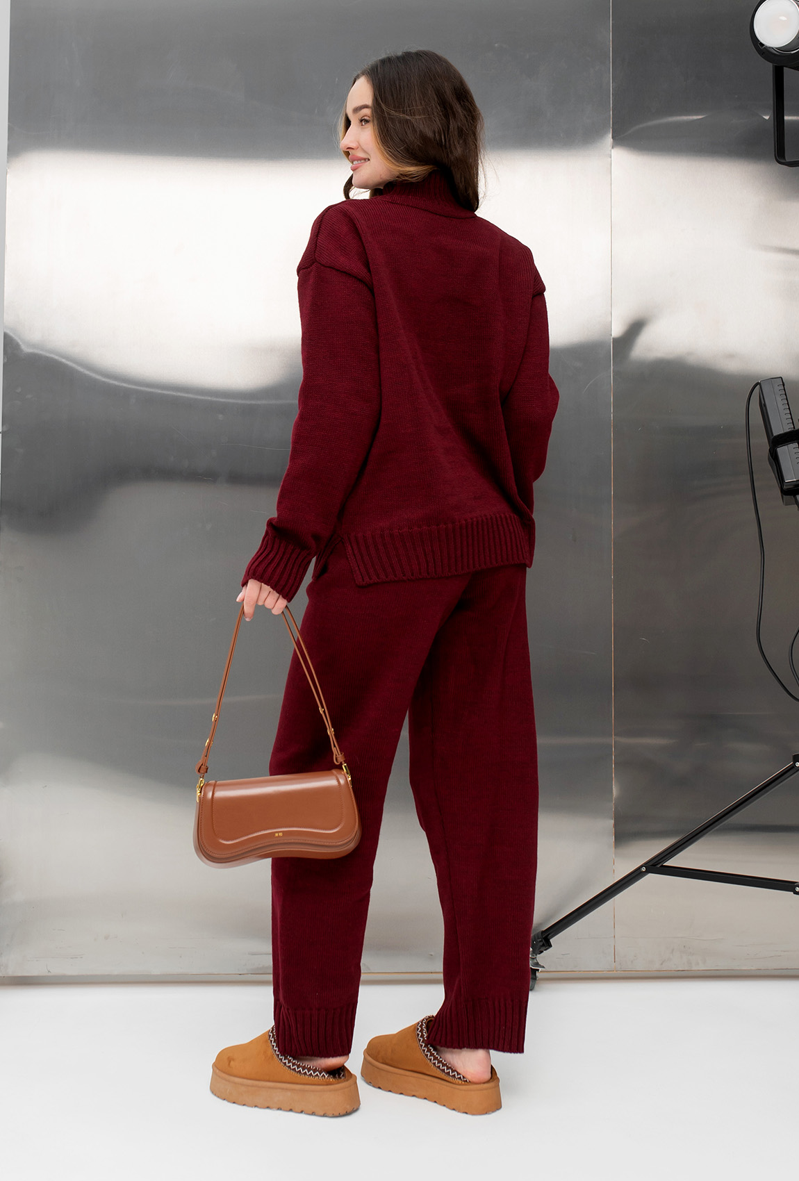 Бордовый вязаный костюм с разрезами —  407638. Maritel. Изображенние 1