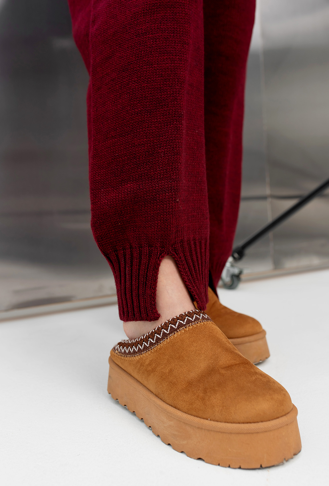 Бордовый вязаный костюм с разрезами —  407638. Maritel. Изображенние 6