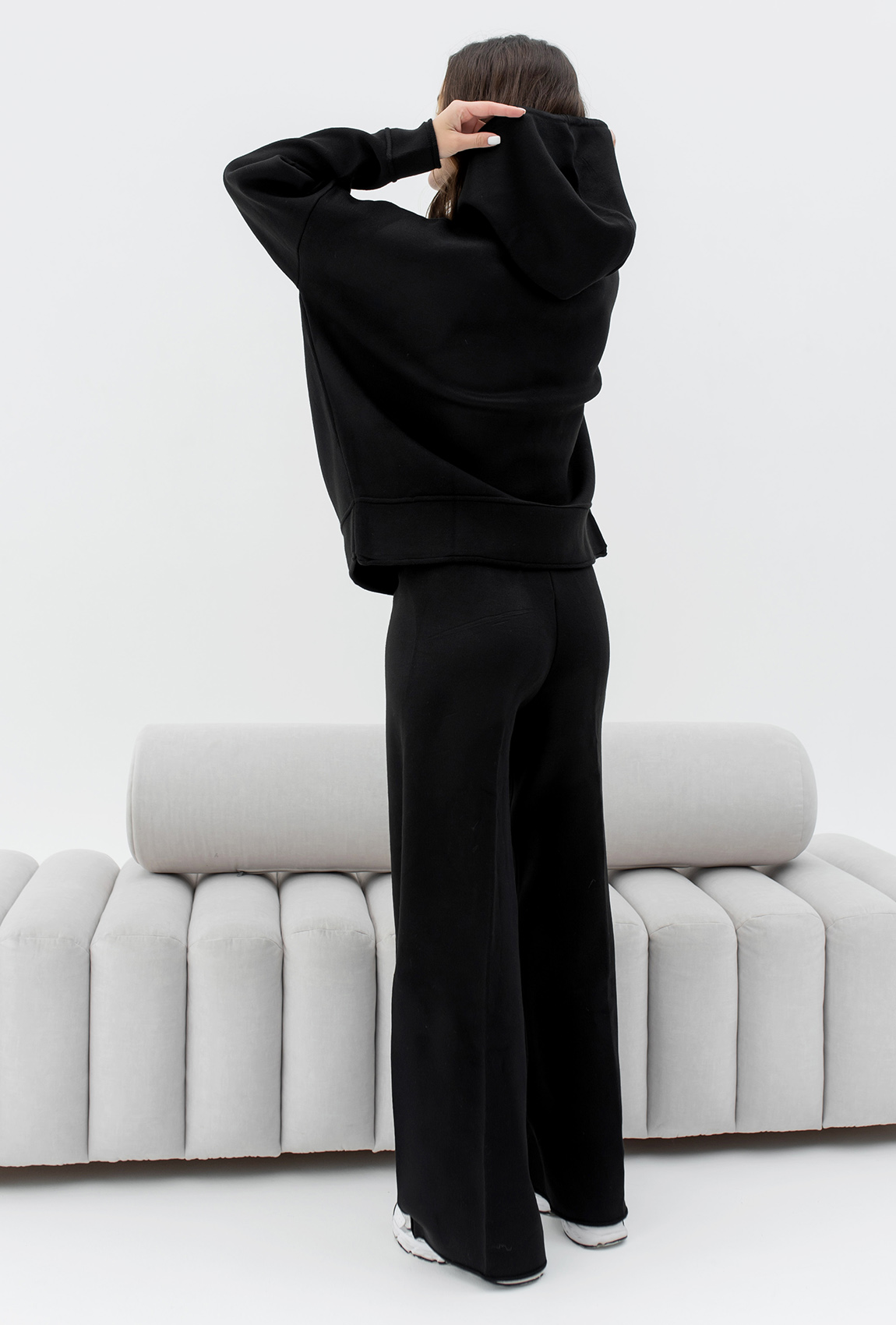 Черный костюм отстрочка с капюшоном —  780544. Maritel. Изображенние 2