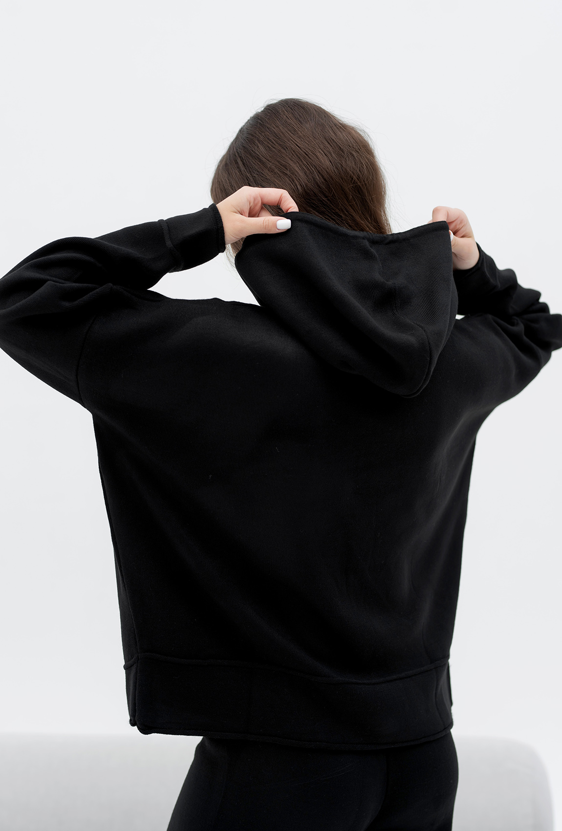 Черный костюм отстрочка с капюшоном —  780544. Maritel. Изображенние 4