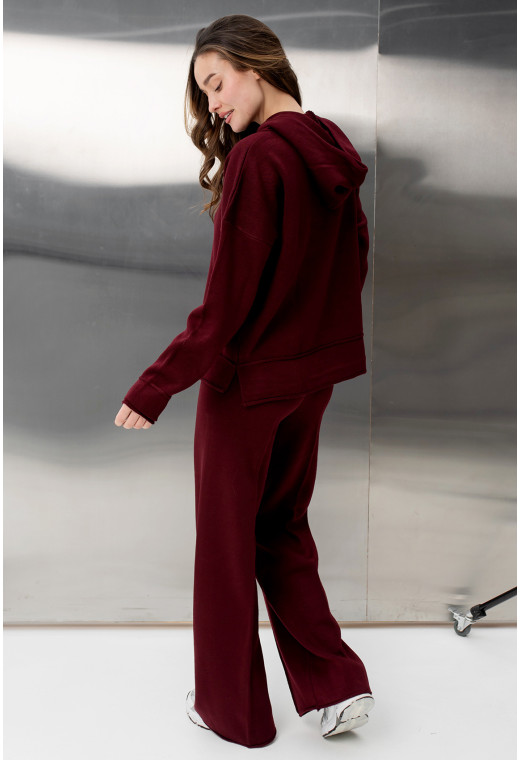 Бордовый костюм отсрочка с капюшоном — 170401. Maritel. Изображенние 1 Бордовый костюм отсрочка с капюшоном — 170401. Maritel. Изображенние 1