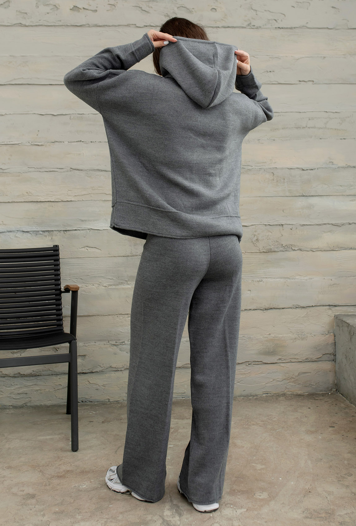 Графитовый костюм отсрочка с капюшоном — 950745. Maritel. Изображенние 5 Графитовый костюм отсрочка с капюшоном — 950745. Maritel. Изображенние 5