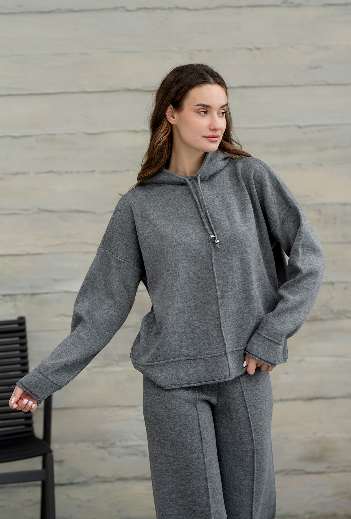 Графитовый костюм отсрочка с капюшоном — 950745. Maritel. Изображенние 2 Графитовый костюм отсрочка с капюшоном — 950745. Maritel. Изображенние 2