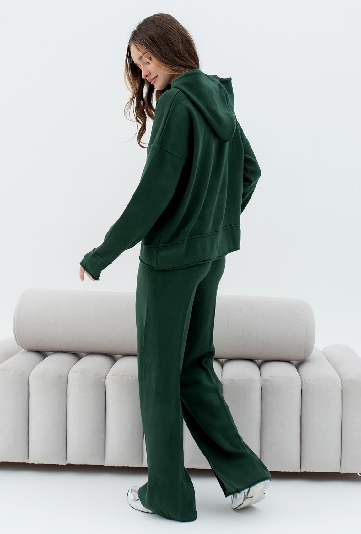 Изумрудный костюм отсрочка с капюшоном — 647794. Maritel. Изображенние 1 Изумрудный костюм отсрочка с капюшоном — 647794. Maritel. Изображенние 1