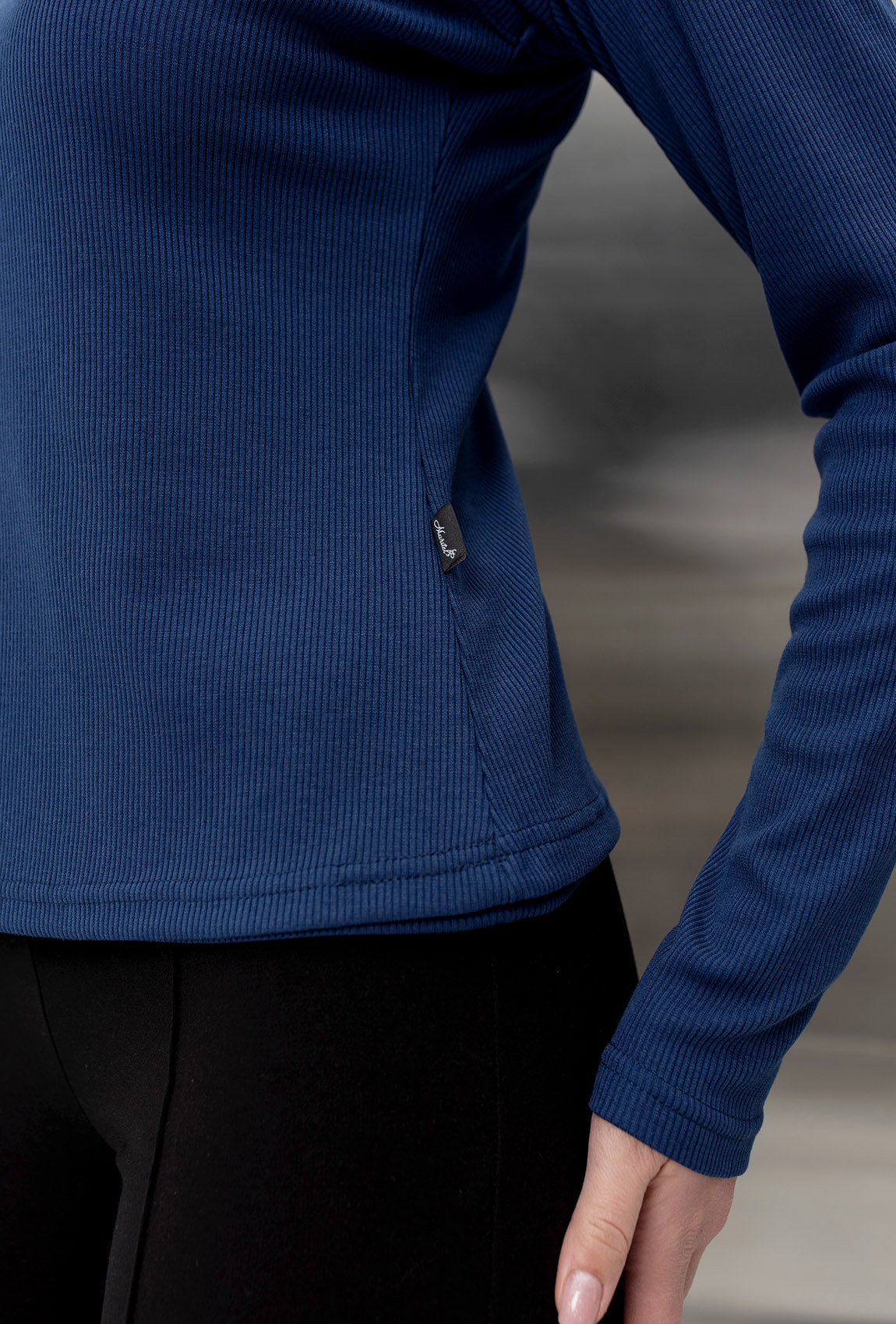 Синій лонгслів-майка в рубчик —  604727. Maritel. Зображення 4 Синій лонгслів-майка в рубчик —  604727. Maritel. Зображення 4